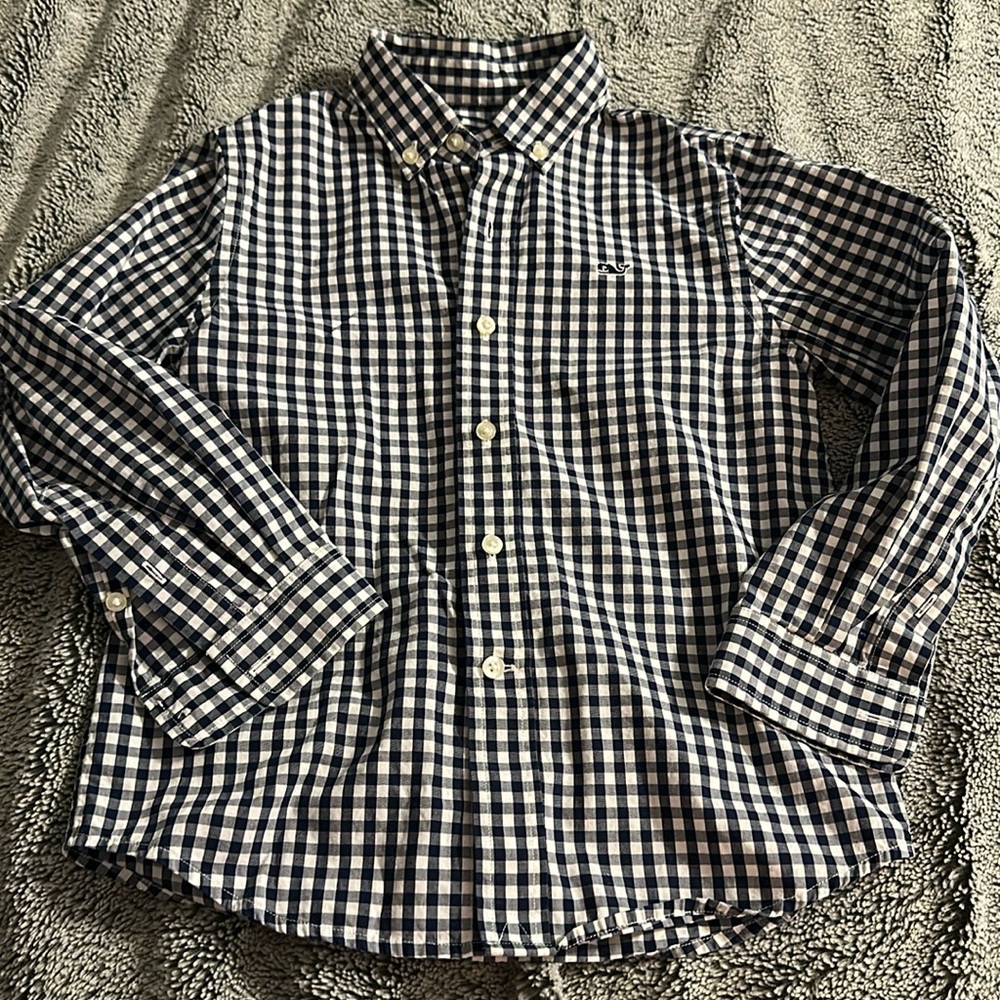 Boys Vineyard Vines navy gingham button down shirt. Boys size 6.